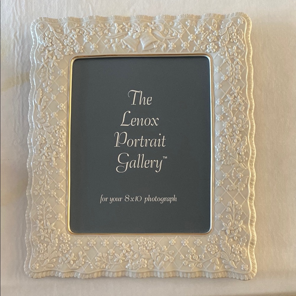 Lenox Cream Accent Picture Frame with Vintage Lace Design
